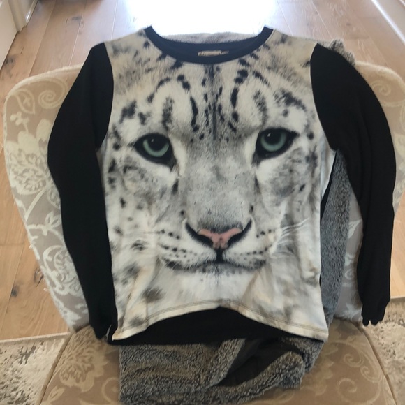 H&M Other - H&M girls NWOT sweatshirt